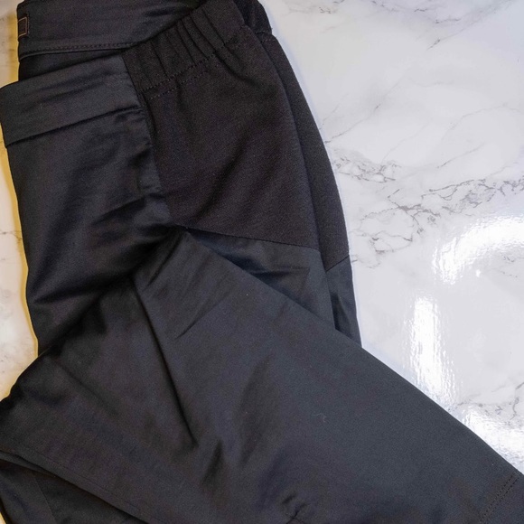 🌸3 for 30$ BCBG Maxazria black Capri pants - Picture 5 of 5